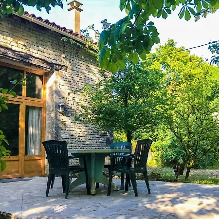 Quaint House With Garden In Ranville-breuilaud Bazauges